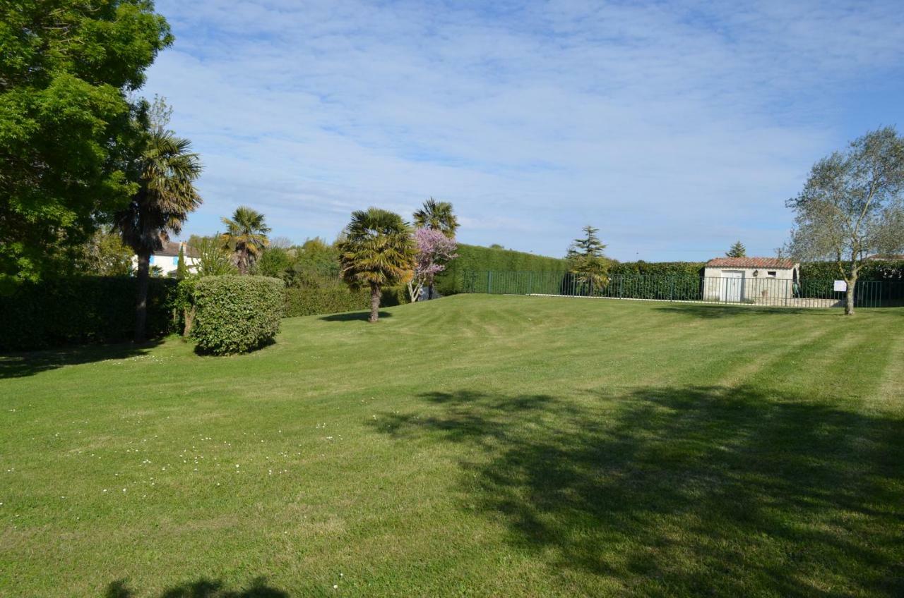 Logis De Chenac - Chambres Et Table D'Hotes Chenac Saint Seurin d'Uzet Exterior photo