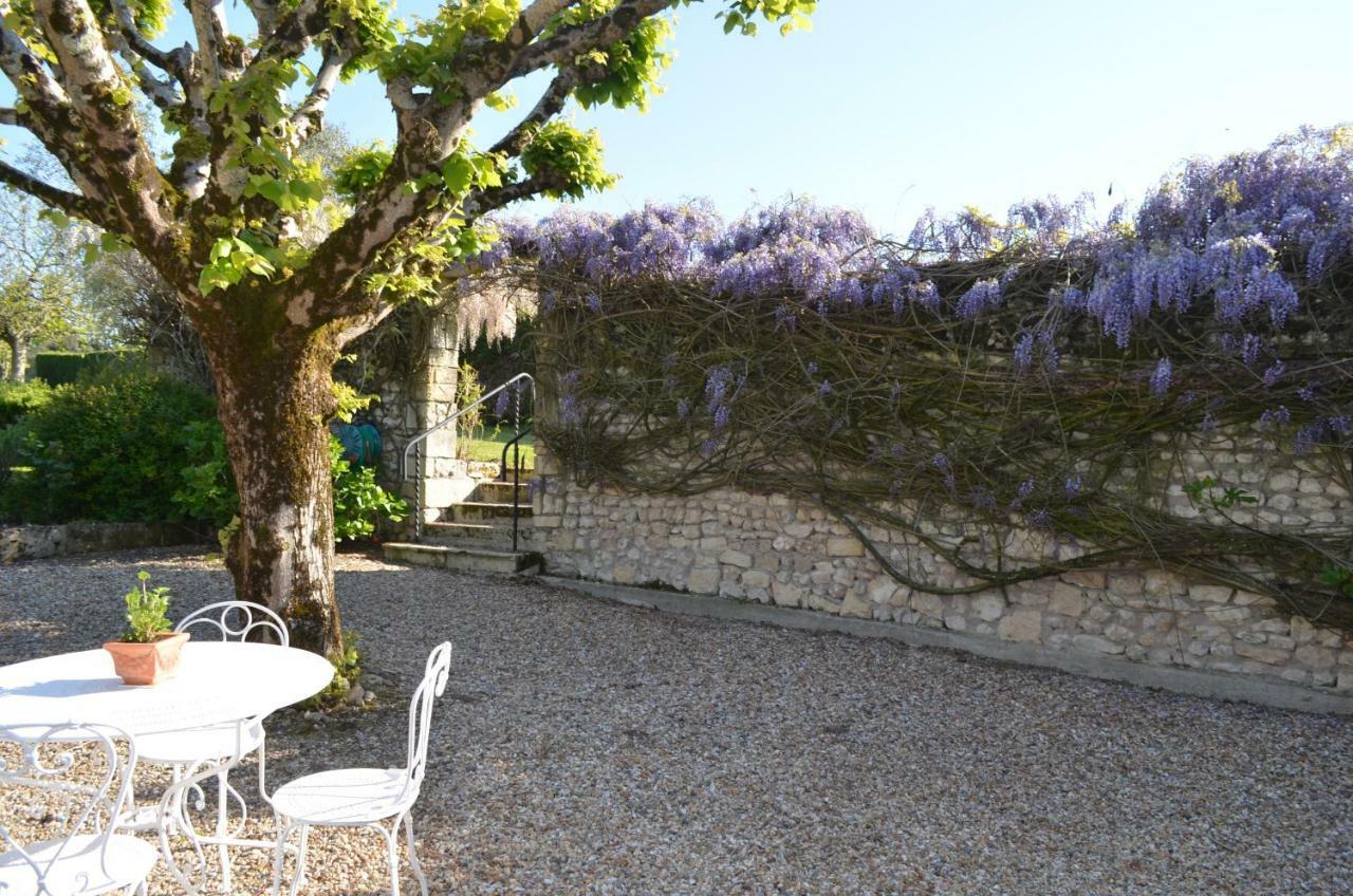 Logis De Chenac - Chambres Et Table D'Hotes Chenac Saint Seurin d'Uzet Exterior photo