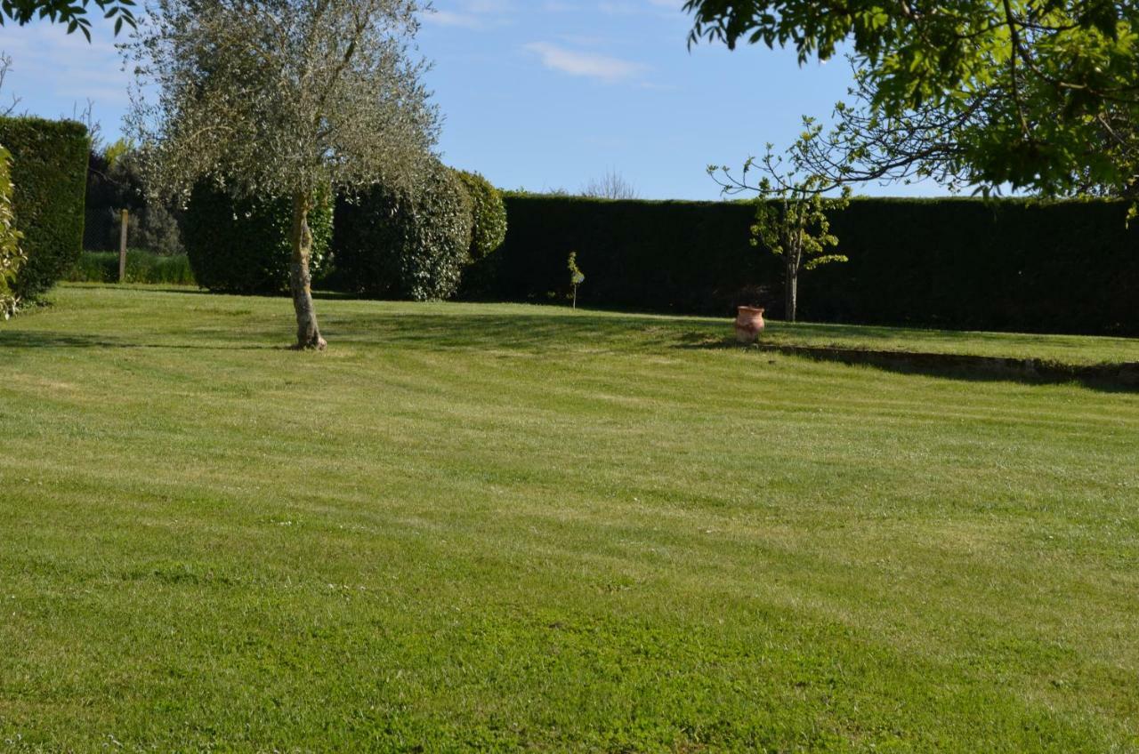 Logis De Chenac - Chambres Et Table D'Hotes Chenac Saint Seurin d'Uzet Exterior photo