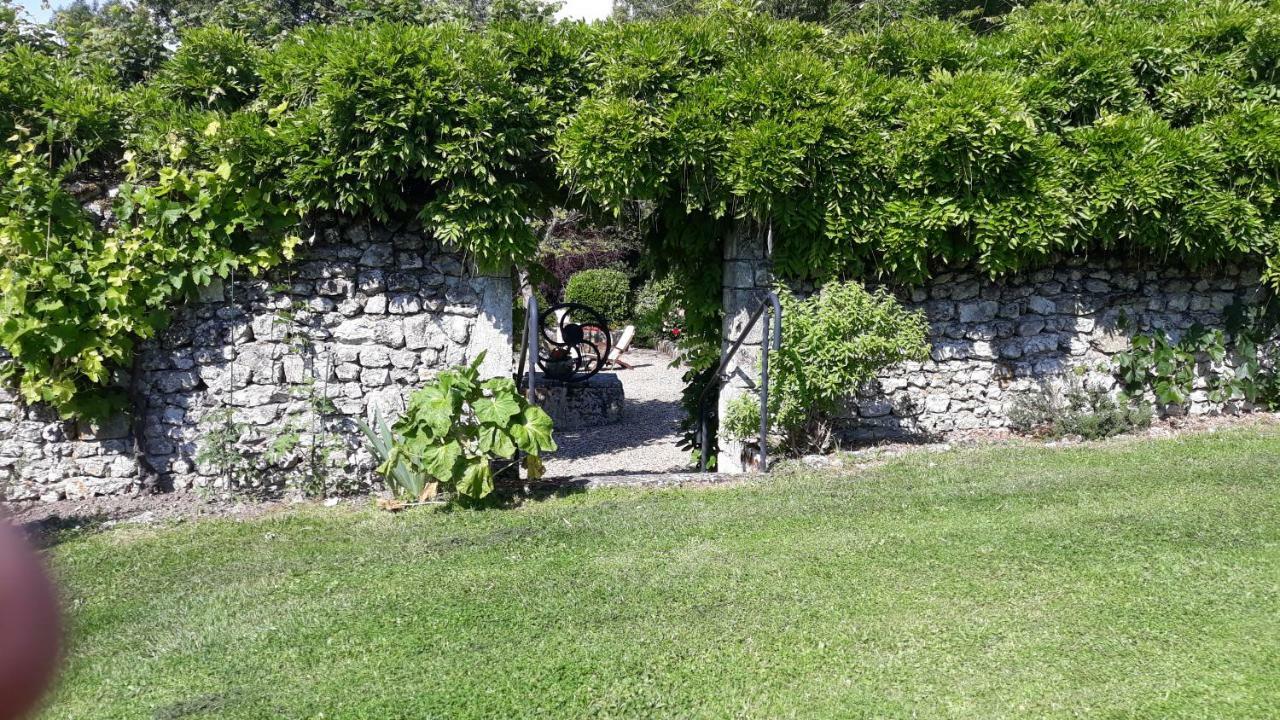 Logis De Chenac - Chambres Et Table D'Hotes Chenac Saint Seurin d'Uzet Exterior photo